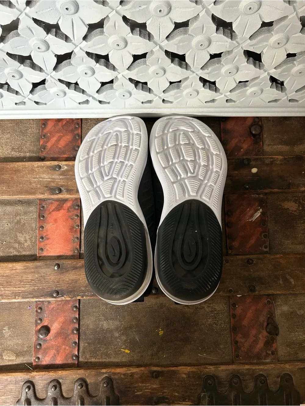 Nike Air Max INTRLK Lite Black White Running Shoes Women’s 7.5